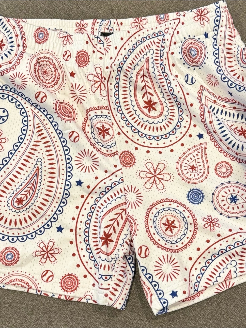 Men's Casual Paisley Print Shorts - Red & Blue on White